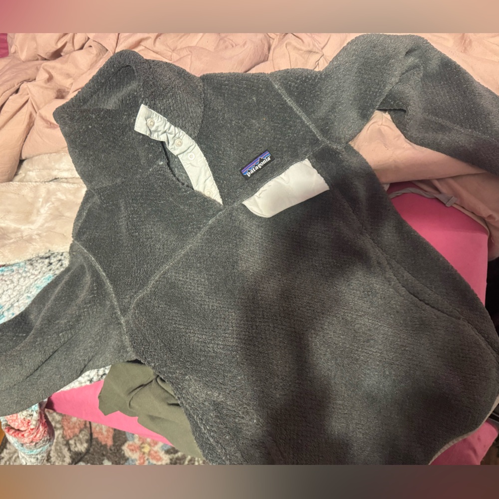 Patagonia jacket, never worn, too small so wanting to get rid of it